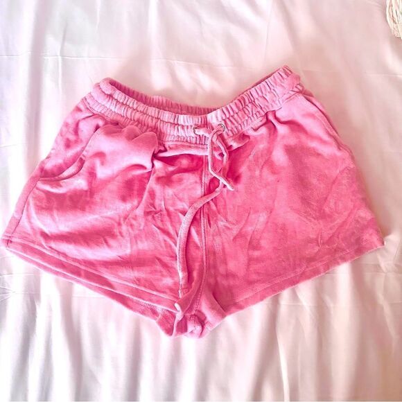 NWOT Missguided Pink Velour style Shorts with pockets in US8 / Medium - Picture 2 of 6